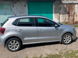 2011 Volkswagen Polo V, серебристый, 600000 рублей, вид 2