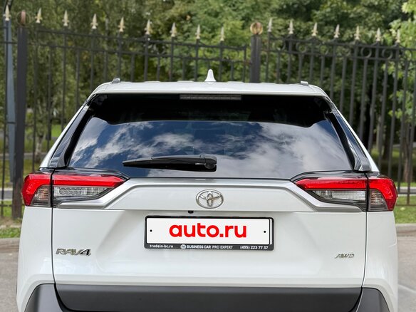 2021 Toyota RAV4 V (XA50), белый - вид 4