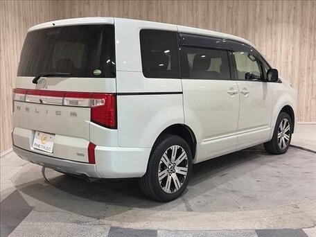2023 Mitsubishi Delica D:5 I Рестайлинг, белый, 3085000 рублей, вид 4