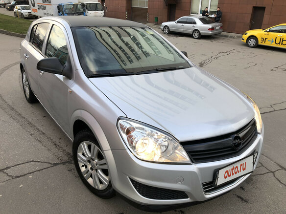 2013 Opel Astra H Рестайлинг, серебристый - вид 1