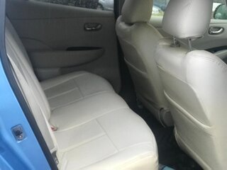 2012 Nissan Leaf I (ZE0/AZE0), голубой, 650000 рублей, вид 5