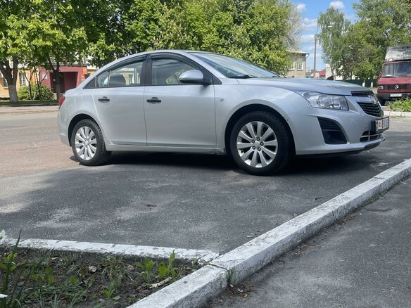 2013 Chevrolet Cruze I Рестайлинг, серебристый, 840000 рублей - вид 3