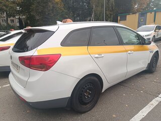 2017 Kia Ceed II Рестайлинг, белый, 700000 рублей, вид 5