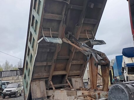2007 IVECO-Ling Ye NJ3250, красный, 999999 рублей, вид 4