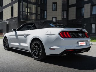 2021 Ford Mustang VI Рестайлинг, белый, 2800000 рублей, вид 3