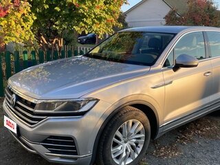 2019 Volkswagen Touareg III, серебристый, 4200000 рублей, вид 1