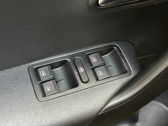 2019 Volkswagen Polo V Рестайлинг, чёрный, 1420000 рублей - вид 12