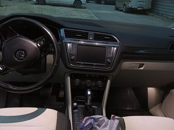 2017 Volkswagen Tiguan II, белый, 2199000 рублей - вид 8