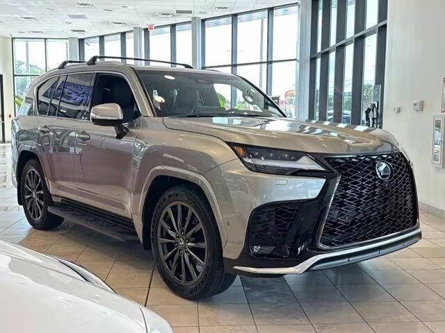 Открыть фотографии: Lexus LX IV