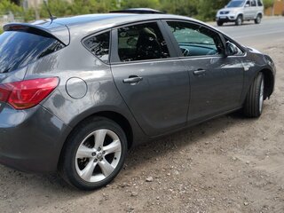 2011 Opel Astra J, серый, 830000 рублей, вид 4
