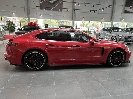 2019 Porsche Panamera GTS II, красный, 8990000 рублей, вид 4