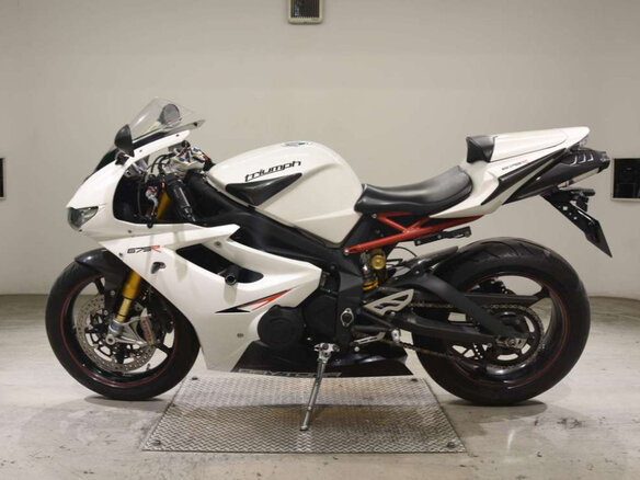 2013 Triumph Daytona 675, белый, 445000 рублей - вид 3