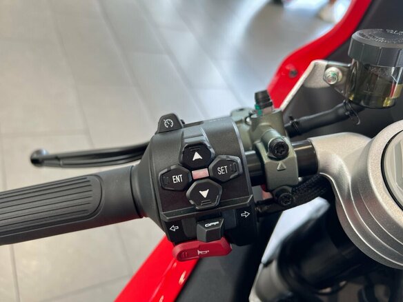 2026 QJMotor SRK 921 RR, красный, 1200000 рублей - вид 9