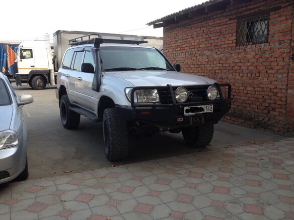 2003 Toyota Land Cruiser 105 100 Series Рестайлинг 1, серебристый