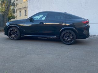 2021 BMW X6 M Competition III (F96), чёрный, 9000000 рублей, вид 4
