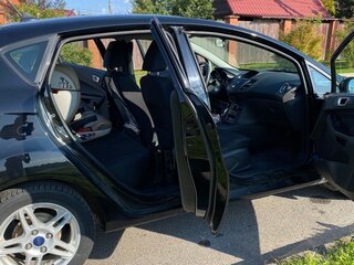 2018 Ford Fiesta Mk6 Рестайлинг, чёрный, 1050000 рублей, вид 3