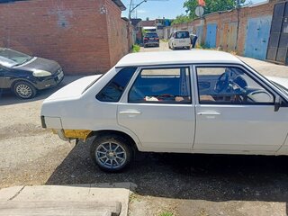 1999 Lada (ВАЗ) 21099, белый, 300000 рублей, вид 2