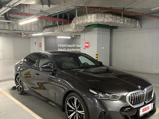 2023 BMW 5 серии 530i xDrive VIII (G60/G61/G68), серый, 7300000 рублей, вид 3