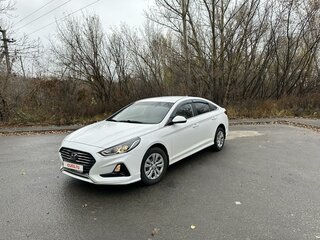 2019 Hyundai Sonata VII (LF) Рестайлинг, белый, 1750000 рублей, вид 1
