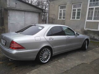 2002 Mercedes-Benz S-Класс 350 IV (W220) Рестайлинг, серебристый, 950000 рублей, вид 3