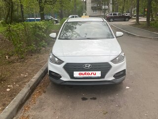 2017 Hyundai Solaris II, белый, 850000 рублей, вид 2