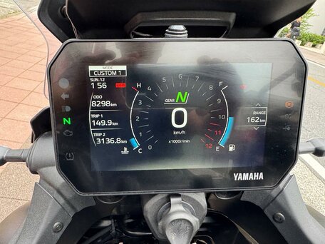 2025 Yamaha MT-09 Tracer (FJ-09), чёрный, 1860000 рублей, вид 5
