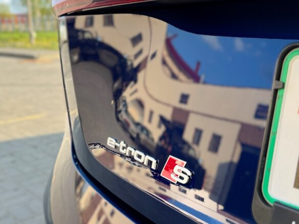 2022 Audi e-tron S, синий, 4146120 рублей - вид 15