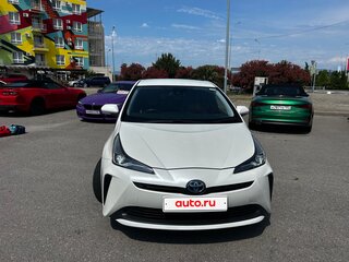 2019 Toyota Prius IV Рестайлинг (XW50), белый, 2090000 рублей, вид 3