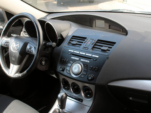2011 Mazda 3 II (BL) Рестайлинг, белый - вид 4