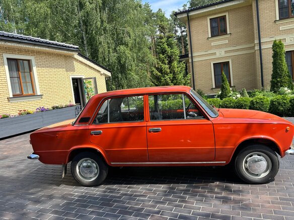 1982 Lada (ВАЗ) 2101, оранжевый, 1100000 рублей - вид 2