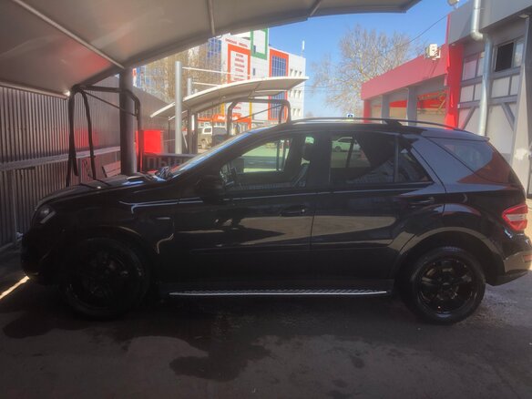 2011 Mercedes-Benz M-Класс 300 II (W164) Рестайлинг, чёрный, 1600000 рублей - вид 4
