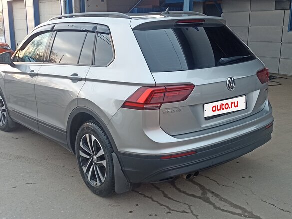 2019 Volkswagen Tiguan II, серый, 2000000 рублей - вид 5