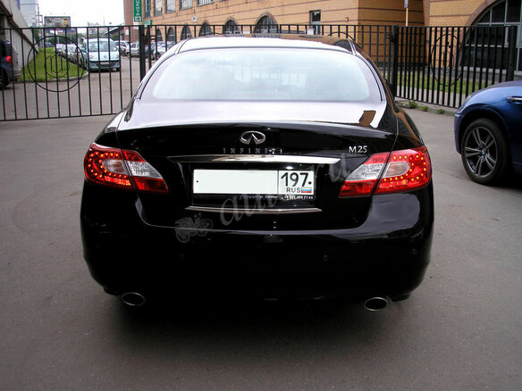 2010 Infiniti M M25 IV, чёрный - вид 5