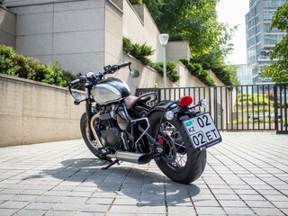 2021 Triumph Bonneville Bobber, чёрный, 1250000 рублей, вид 2