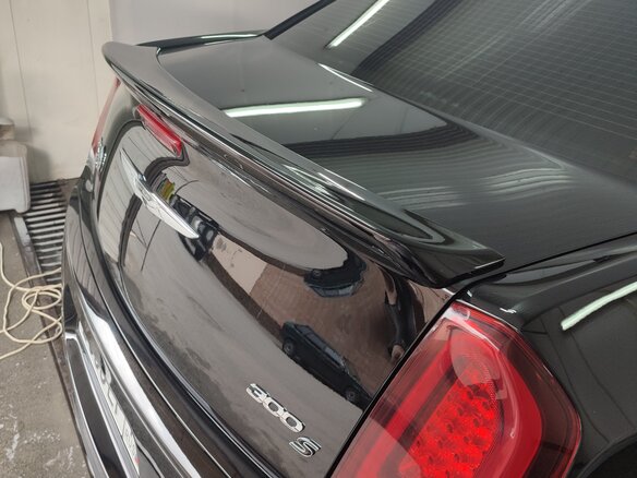 2015 Chrysler 300C II Рестайлинг, чёрный, 2500000 рублей - вид 17
