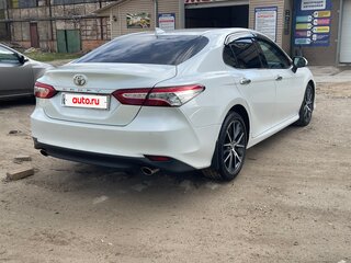 2021 Toyota Camry VIII (XV70) Рестайлинг, белый, 4399999 рублей, вид 4