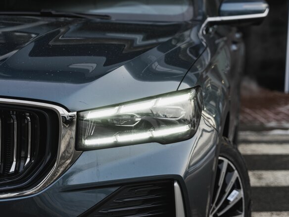2026 Geely Monjaro I Рестайлинг, серый, 4855990 рублей - вид 4