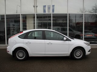 2010 Ford Focus II Рестайлинг, белый, 1050000 рублей, вид 4