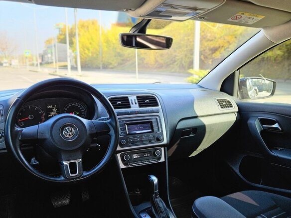 2015 Volkswagen Polo V Рестайлинг, серый, 950000 рублей - вид 5
