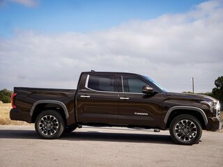 2025 Toyota Tundra CrewMax III, коричневый, 9254624 рублей, вид 3