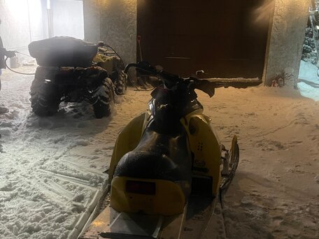 2005 BRP Ski-Doo MXZ X-racing 440, жёлтый, 350000 рублей, вид 4