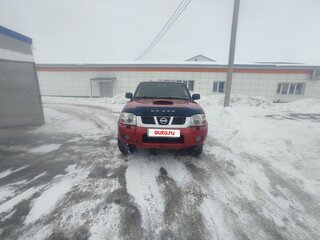 2009 Nissan NP300, красный, 1175000 рублей, вид 3