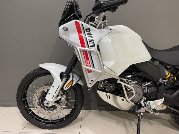 2023 Ducati DesertX, белый, 1190000 рублей - вид 4