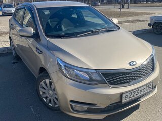 2015 Kia Rio III Рестайлинг, бежевый, 830000 рублей, вид 2