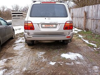 2002 Toyota Land Cruiser 100 Series Рестайлинг 1, серебристый, 2000000 рублей, вид 3