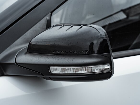 2014 Ford Explorer Sport V, белый, 2500000 рублей - вид 3
