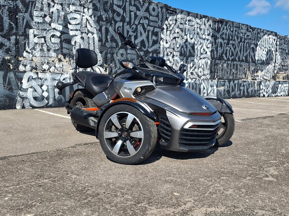 2015 BRP Can-Am Spyder, серый, 1890000 рублей - вид 1