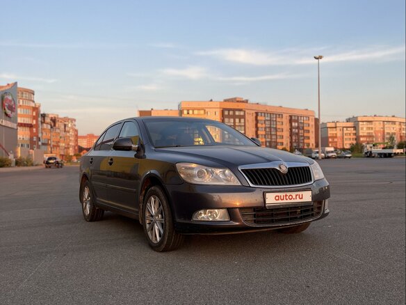 2010 Skoda Octavia DSG7 II (A5) Рестайлинг, серый, 850000 рублей - вид 2