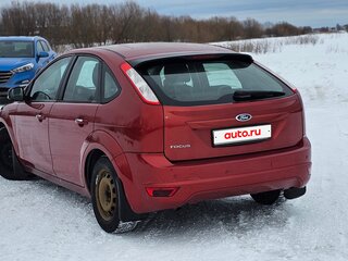 2009 Ford Focus II Рестайлинг, красный, 770000 рублей, вид 5