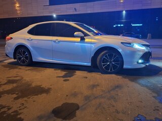 2021 Toyota Camry VIII (XV70), белый, 2300000 рублей, вид 2